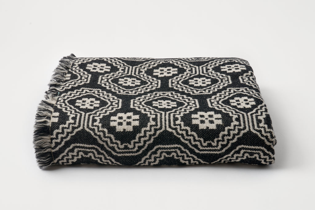 Cerpa V.19 Throw